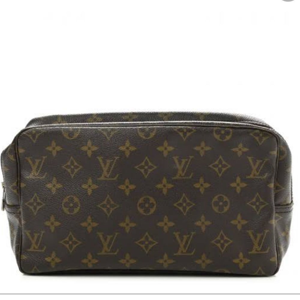 Louis Vuitton Monogram Toilette Trousse 28 Cosmetic Pouch Make Up Case